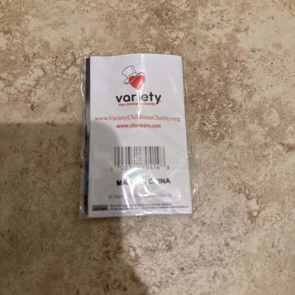 Star Wars Episode I The Phantom Menace 3D C-3PO R2-D2 Gold Heart Variety Pin - Picture 2 of 2